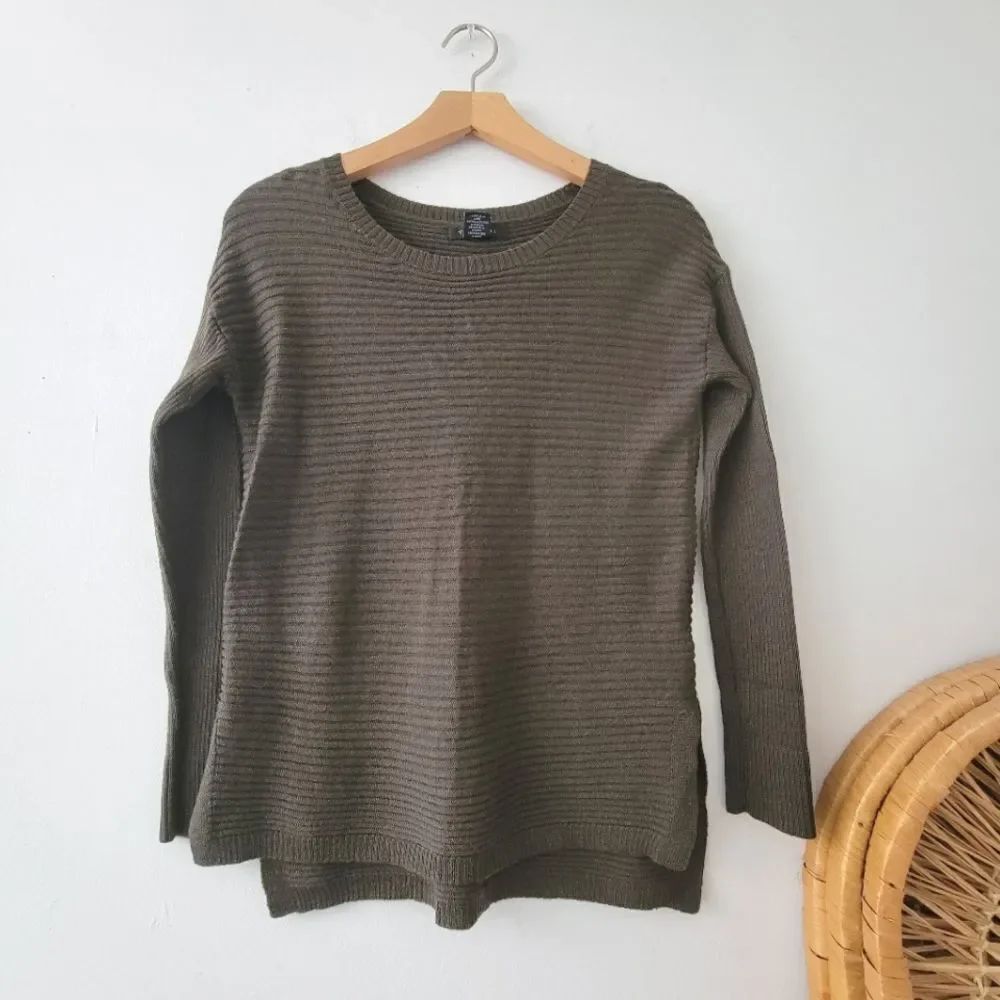 Tahari Merino Wool Blend Sweater Olive Green Ribbed Button Back Pullover Size S